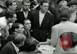 Immagine di Donne collaboratore Parigi Francia, 1944, secondo 24 filmato di repertorio 65675022027