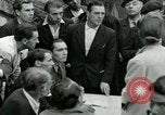 Immagine di Donne collaboratore Parigi Francia, 1944, secondo 25 filmato di repertorio 65675022027