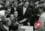 Immagine di Donne collaboratore Parigi Francia, 1944, secondo 26 filmato di repertorio 65675022027