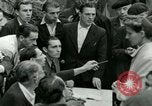 Immagine di Donne collaboratore Parigi Francia, 1944, secondo 27 filmato di repertorio 65675022027