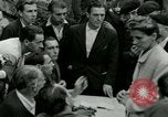 Immagine di Donne collaboratore Parigi Francia, 1944, secondo 28 filmato di repertorio 65675022027