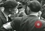 Immagine di Donne collaboratore Parigi Francia, 1944, secondo 42 filmato di repertorio 65675022027