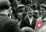 Immagine di Donne collaboratore Parigi Francia, 1944, secondo 47 filmato di repertorio 65675022027