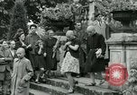 Immagine di Donne collaboratori Parigi Francia, 1944, secondo 3 filmato di repertorio 65675022028