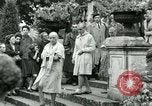 Immagine di Donne collaboratori Parigi Francia, 1944, secondo 8 filmato di repertorio 65675022028