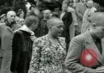 Immagine di Donne collaboratori Parigi Francia, 1944, secondo 14 filmato di repertorio 65675022028