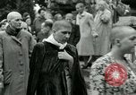 Immagine di Donne collaboratori Parigi Francia, 1944, secondo 15 filmato di repertorio 65675022028