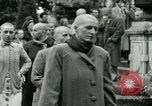 Immagine di Donne collaboratori Parigi Francia, 1944, secondo 17 filmato di repertorio 65675022028