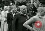 Immagine di Donne collaboratori Parigi Francia, 1944, secondo 20 filmato di repertorio 65675022028