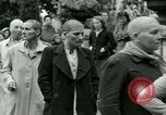 Immagine di Donne collaboratori Parigi Francia, 1944, secondo 21 filmato di repertorio 65675022028