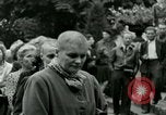 Immagine di Donne collaboratori Parigi Francia, 1944, secondo 24 filmato di repertorio 65675022028