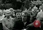 Immagine di Donne collaboratori Parigi Francia, 1944, secondo 26 filmato di repertorio 65675022028