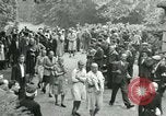 Immagine di Donne collaboratori Parigi Francia, 1944, secondo 37 filmato di repertorio 65675022028
