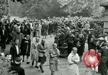 Immagine di Donne collaboratori Parigi Francia, 1944, secondo 39 filmato di repertorio 65675022028