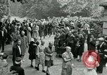 Immagine di Donne collaboratori Parigi Francia, 1944, secondo 40 filmato di repertorio 65675022028