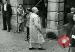 Immagine di Donne collaboratori Parigi Francia, 1944, secondo 46 filmato di repertorio 65675022028