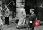Immagine di Donne collaboratori Parigi Francia, 1944, secondo 47 filmato di repertorio 65675022028