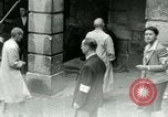 Immagine di Donne collaboratori Parigi Francia, 1944, secondo 48 filmato di repertorio 65675022028