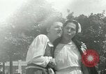Immagine di Donne collaboratori Parigi Francia, 1944, secondo 51 filmato di repertorio 65675022028