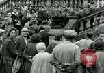 Immagine di Donne collaboratori Parigi Francia, 1944, secondo 9 filmato di repertorio 65675022029