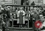 Immagine di Donne collaboratori Parigi Francia, 1944, secondo 24 filmato di repertorio 65675022029