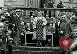 Immagine di Donne collaboratori Parigi Francia, 1944, secondo 25 filmato di repertorio 65675022029