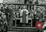 Immagine di Donne collaboratori Parigi Francia, 1944, secondo 26 filmato di repertorio 65675022029