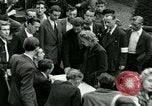 Immagine di Donne collaboratori Parigi Francia, 1944, secondo 37 filmato di repertorio 65675022029