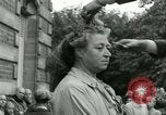 Immagine di Donne collaboratori Parigi Francia, 1944, secondo 49 filmato di repertorio 65675022029