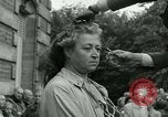 Immagine di Donne collaboratori Parigi Francia, 1944, secondo 51 filmato di repertorio 65675022029