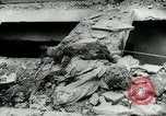 Immagine di Post office bombardamento Napoli Italia, 1943, secondo 56 filmato di repertorio 65675022035