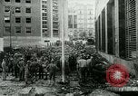 Immagine di Post office bombardamento Napoli Italia, 1943, secondo 60 filmato di repertorio 65675022035