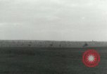 Standbild Elemente der US-Armee 7 Förderung durch Frankreich in Zweiten Weltkrieg Surbourg Elsass Frankreich, 1945, aus Sekunde 12 historischem Filmmaterial Videoclip 65675022037