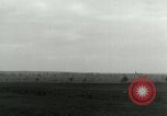 Standbild Elemente der US-Armee 7 Förderung durch Frankreich in Zweiten Weltkrieg Surbourg Elsass Frankreich, 1945, aus Sekunde 14 historischem Filmmaterial Videoclip 65675022037