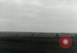 Standbild Elemente der US-Armee 7 Förderung durch Frankreich in Zweiten Weltkrieg Surbourg Elsass Frankreich, 1945, aus Sekunde 17 historischem Filmmaterial Videoclip 65675022037