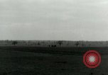 Standbild Elemente der US-Armee 7 Förderung durch Frankreich in Zweiten Weltkrieg Surbourg Elsass Frankreich, 1945, aus Sekunde 19 historischem Filmmaterial Videoclip 65675022037