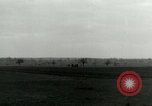Standbild Elemente der US-Armee 7 Förderung durch Frankreich in Zweiten Weltkrieg Surbourg Elsass Frankreich, 1945, aus Sekunde 20 historischem Filmmaterial Videoclip 65675022037