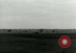 Standbild Elemente der US-Armee 7 Förderung durch Frankreich in Zweiten Weltkrieg Surbourg Elsass Frankreich, 1945, aus Sekunde 21 historischem Filmmaterial Videoclip 65675022037
