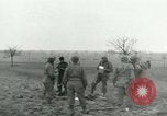 Standbild Elemente der US-Armee 7 Förderung durch Frankreich in Zweiten Weltkrieg Surbourg Elsass Frankreich, 1945, aus Sekunde 22 historischem Filmmaterial Videoclip 65675022037