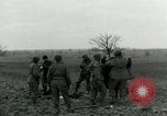 Standbild Elemente der US-Armee 7 Förderung durch Frankreich in Zweiten Weltkrieg Surbourg Elsass Frankreich, 1945, aus Sekunde 26 historischem Filmmaterial Videoclip 65675022037