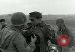 Standbild Elemente der US-Armee 7 Förderung durch Frankreich in Zweiten Weltkrieg Surbourg Elsass Frankreich, 1945, aus Sekunde 27 historischem Filmmaterial Videoclip 65675022037