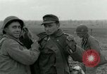 Standbild Elemente der US-Armee 7 Förderung durch Frankreich in Zweiten Weltkrieg Surbourg Elsass Frankreich, 1945, aus Sekunde 30 historischem Filmmaterial Videoclip 65675022037