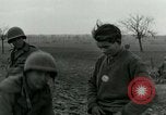 Standbild Elemente der US-Armee 7 Förderung durch Frankreich in Zweiten Weltkrieg Surbourg Elsass Frankreich, 1945, aus Sekunde 39 historischem Filmmaterial Videoclip 65675022037