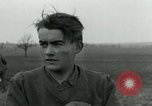Standbild Elemente der US-Armee 7 Förderung durch Frankreich in Zweiten Weltkrieg Surbourg Elsass Frankreich, 1945, aus Sekunde 42 historischem Filmmaterial Videoclip 65675022037