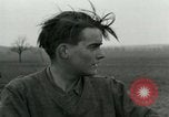 Standbild Elemente der US-Armee 7 Förderung durch Frankreich in Zweiten Weltkrieg Surbourg Elsass Frankreich, 1945, aus Sekunde 46 historischem Filmmaterial Videoclip 65675022037