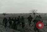 Standbild Elemente der US-Armee 7 Förderung durch Frankreich in Zweiten Weltkrieg Surbourg Elsass Frankreich, 1945, aus Sekunde 50 historischem Filmmaterial Videoclip 65675022037