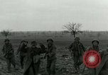 Standbild Elemente der US-Armee 7 Förderung durch Frankreich in Zweiten Weltkrieg Surbourg Elsass Frankreich, 1945, aus Sekunde 53 historischem Filmmaterial Videoclip 65675022037