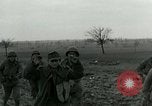 Standbild Elemente der US-Armee 7 Förderung durch Frankreich in Zweiten Weltkrieg Surbourg Elsass Frankreich, 1945, aus Sekunde 55 historischem Filmmaterial Videoclip 65675022037