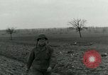 Standbild Elemente der US-Armee 7 Förderung durch Frankreich in Zweiten Weltkrieg Surbourg Elsass Frankreich, 1945, aus Sekunde 58 historischem Filmmaterial Videoclip 65675022037