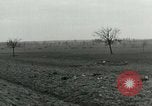 Standbild Elemente der US-Armee 7 Förderung durch Frankreich in Zweiten Weltkrieg Surbourg Elsass Frankreich, 1945, aus Sekunde 60 historischem Filmmaterial Videoclip 65675022037